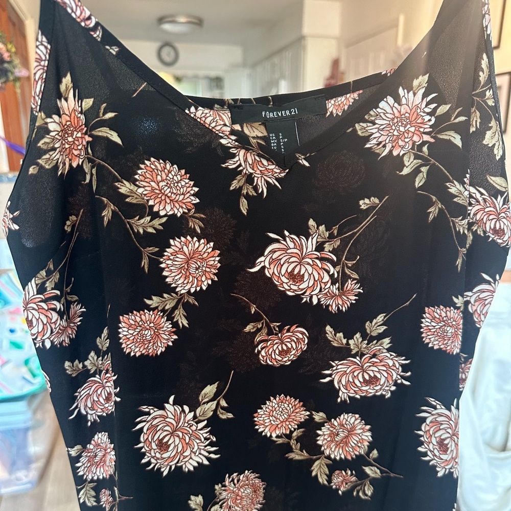 Forever 21 floral tank top. Size small.
